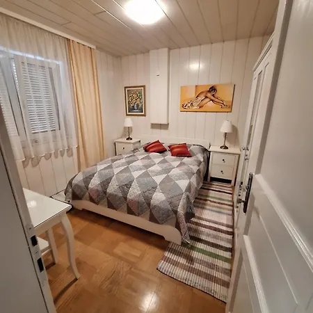 Marija Apartman Peroj